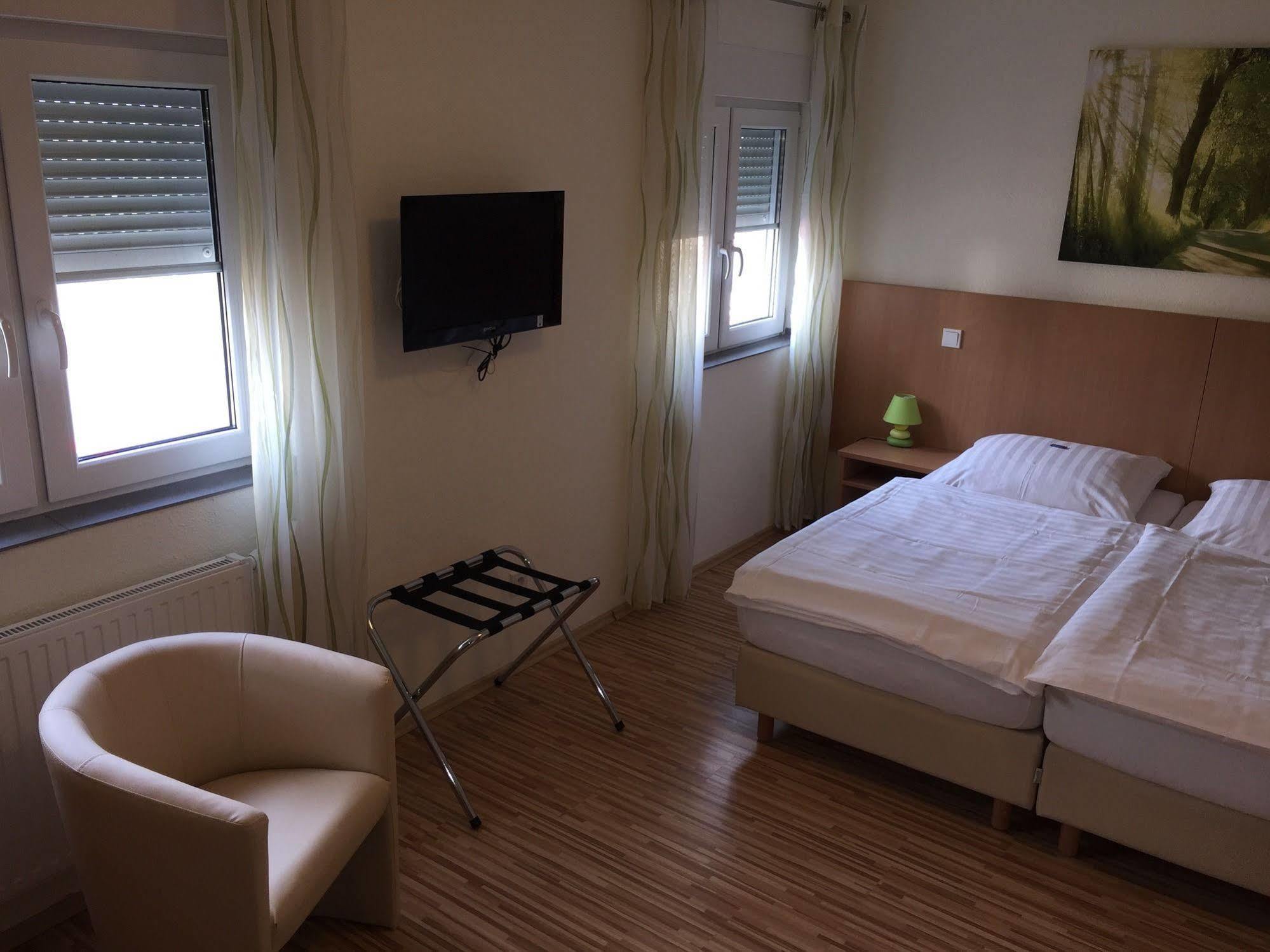 Pension Im Wirtshaus Himberg Bad Honnef Exterior photo