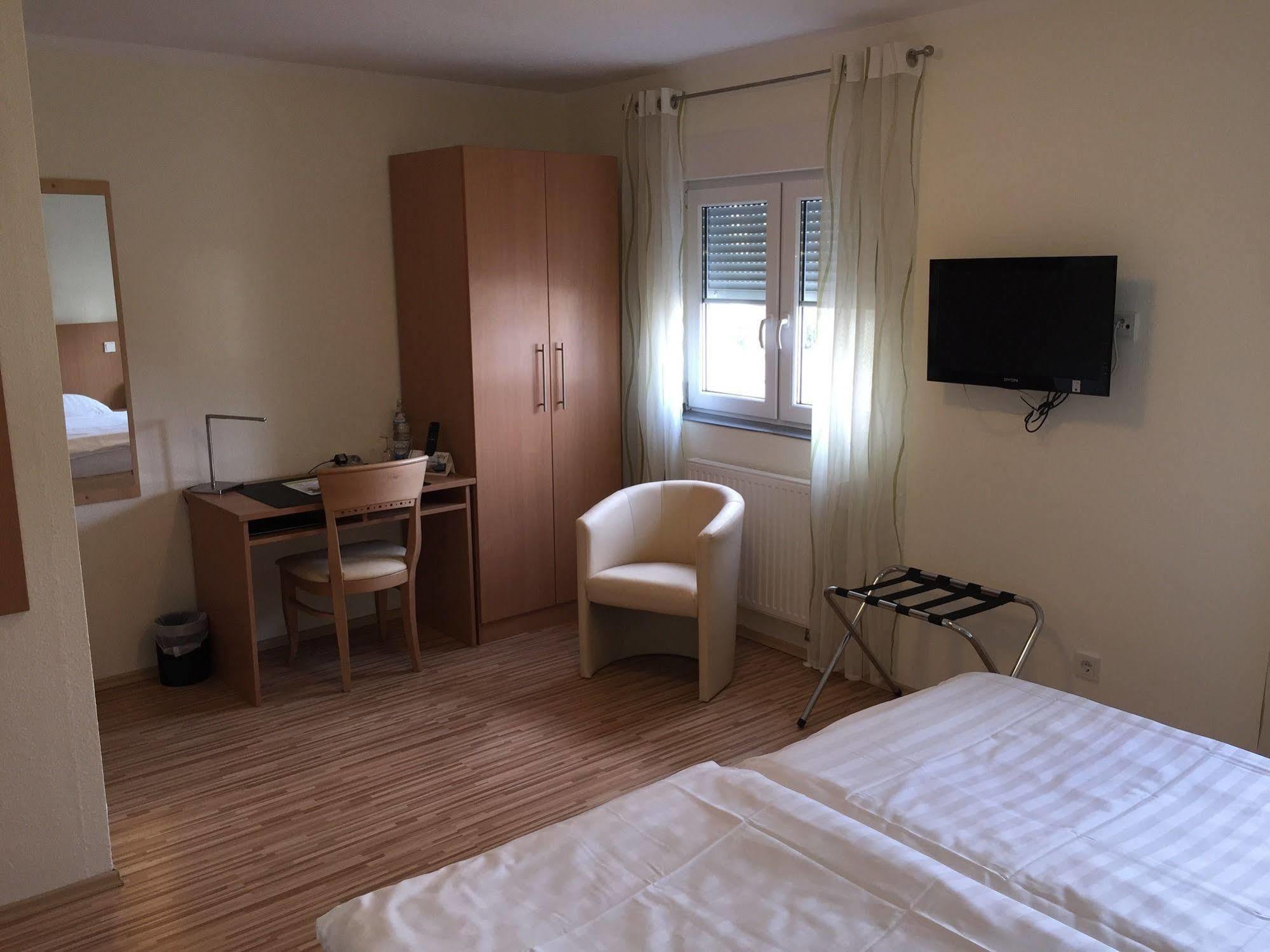 Pension Im Wirtshaus Himberg Bad Honnef Exterior photo